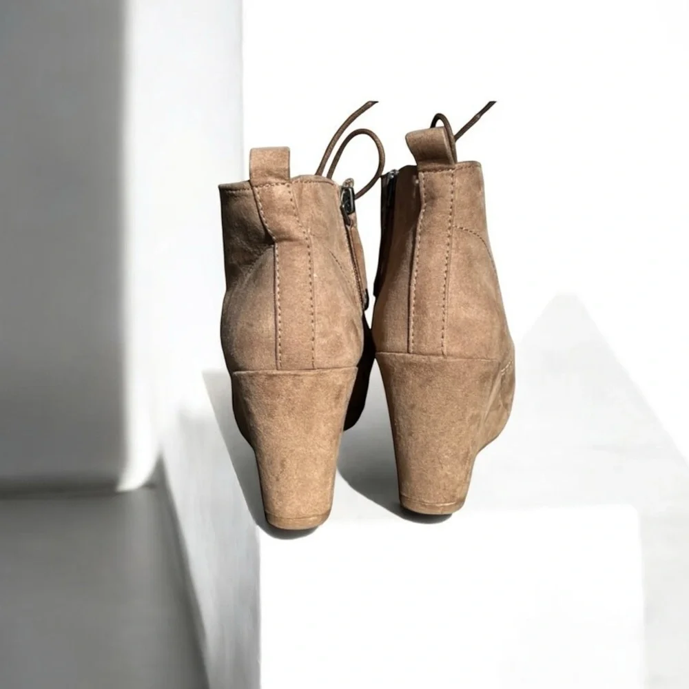 🌻Dolce Vita Vegan Suede Leather Wrapped Wedge Pumps Size 9